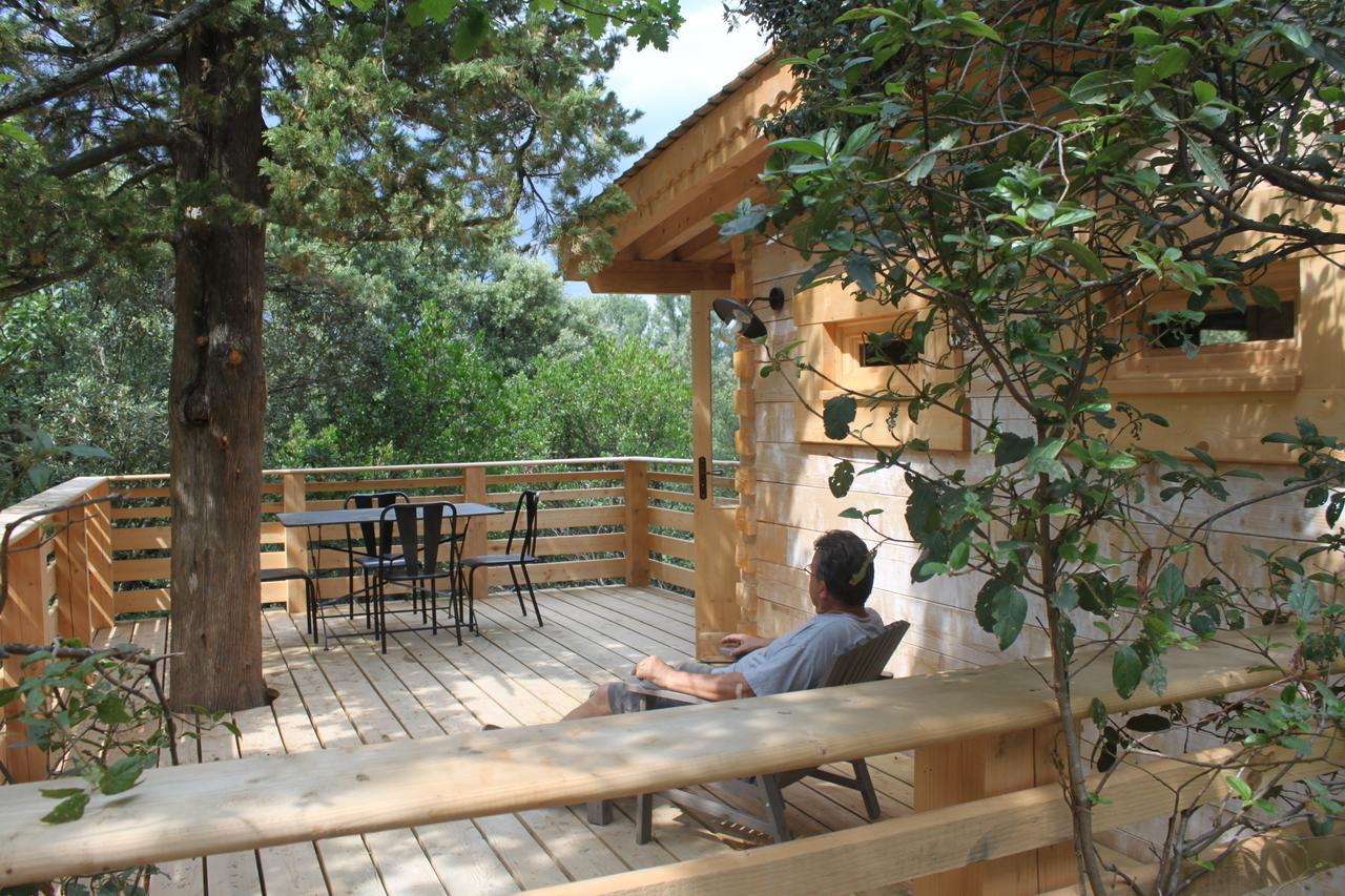 Les Cabanes Dans Les Bois Logis Hotel Villedubert Esterno foto